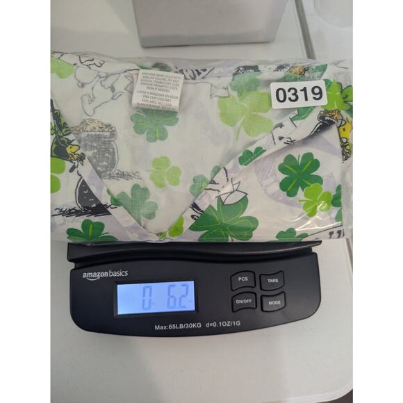 Peanuts Snoopy St Patricks Day Luck Clover 100% Cotton Scrub Size M‎ - Picture 8 of 8